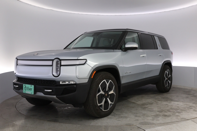 2024 Rivian R1S