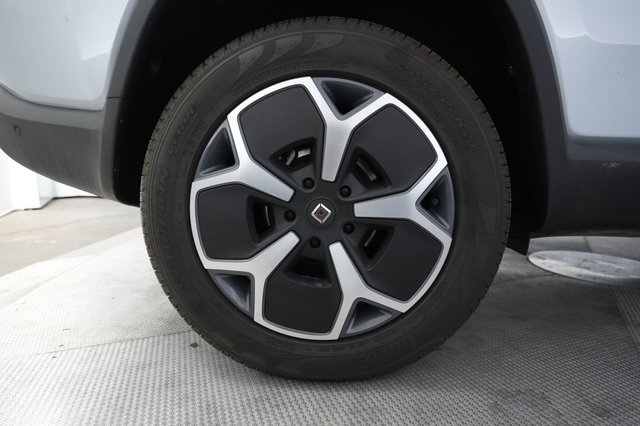 2024 Rivian R1S — photo 16 of 25