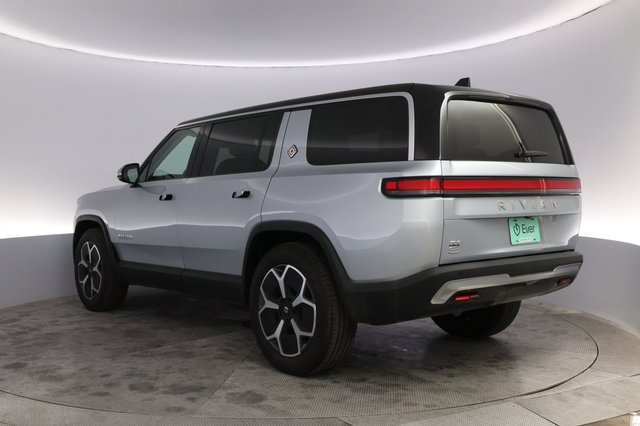 2024 Rivian R1S — photo 13 of 25