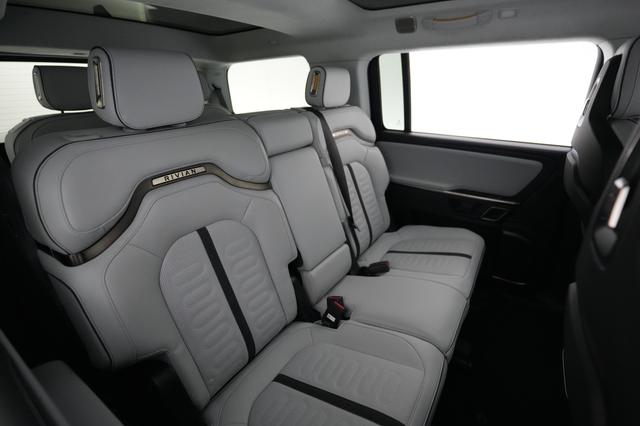2024 Rivian R1S — photo 4 of 25