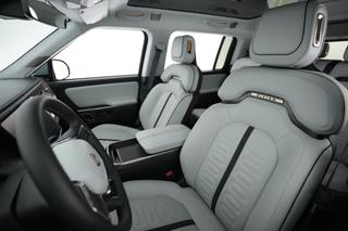 2024 Rivian R1S — photo 3 of 25