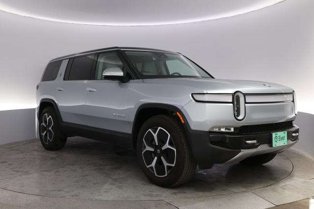 2024 Rivian R1S — photo 10 of 25