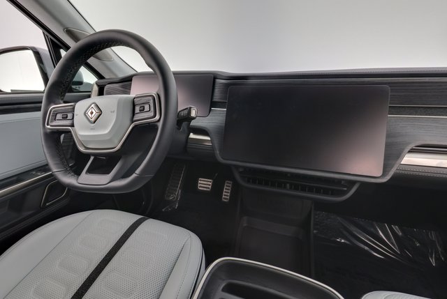 2024 Rivian R1S — photo 21 of 25