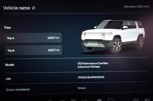 2024 Rivian R1S — photo 5 of 25