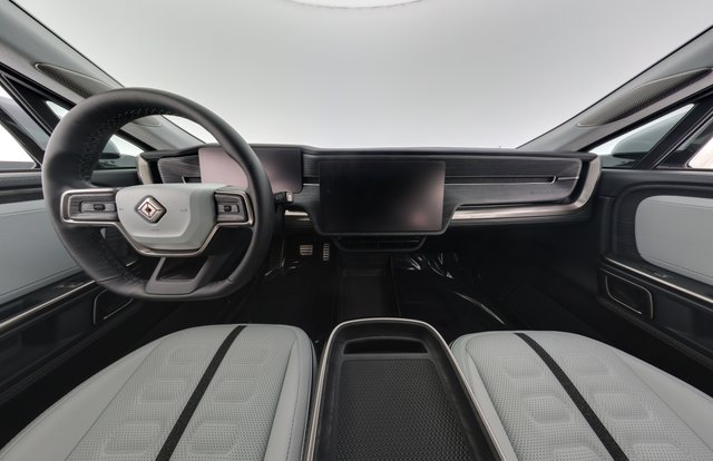 2024 Rivian R1S — photo 22 of 25