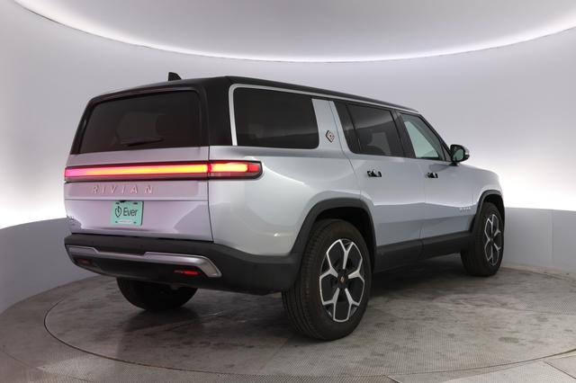 2024 Rivian R1S — photo 2 of 25