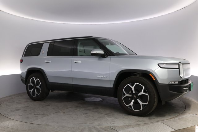 2024 Rivian R1S — photo 11 of 25