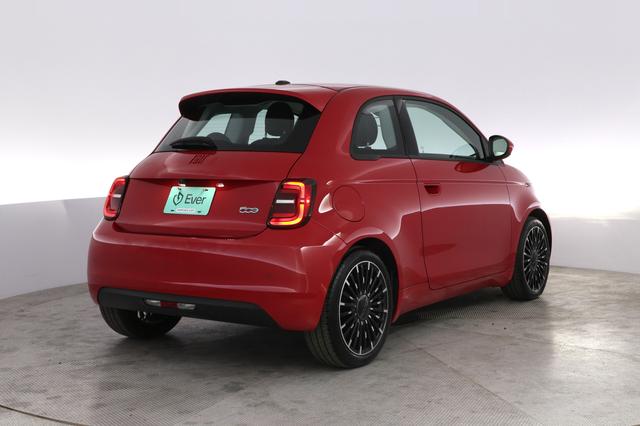 2024 Fiat 500e — photo 2 of 18
