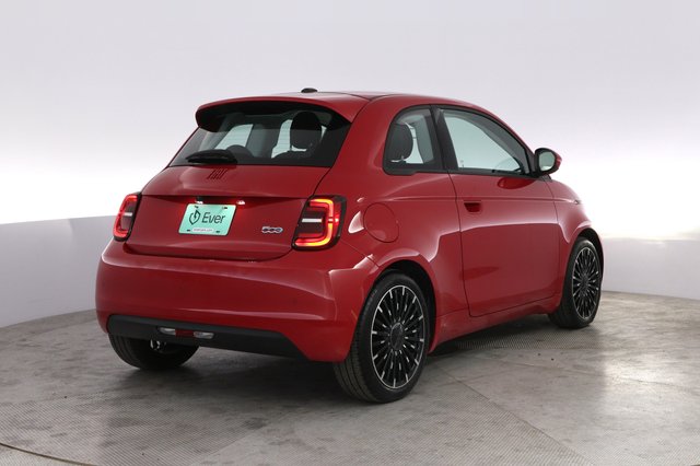 2024 Fiat 500e — photo 2 of 18