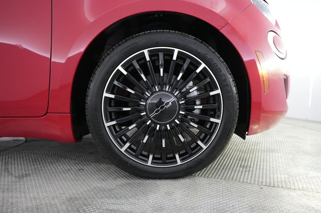 2024 Fiat 500e — photo 16 of 18