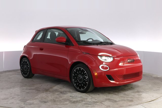 2024 Fiat 500e — photo 10 of 18