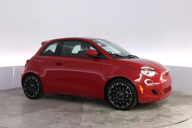2024 Fiat 500e — photo 11 of 18