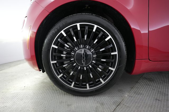 2024 Fiat 500e — photo 15 of 18