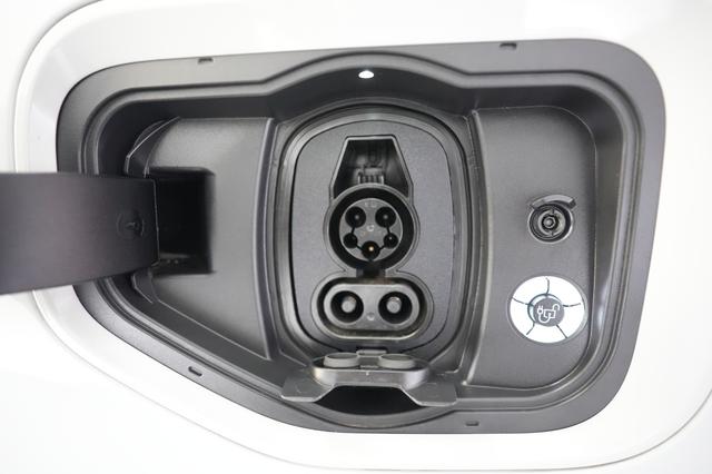 2024 Ford F-150 Lightning — photo 8 of 16