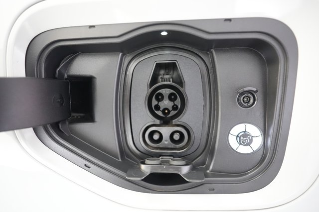 2024 Ford F-150 Lightning — photo 8 of 16