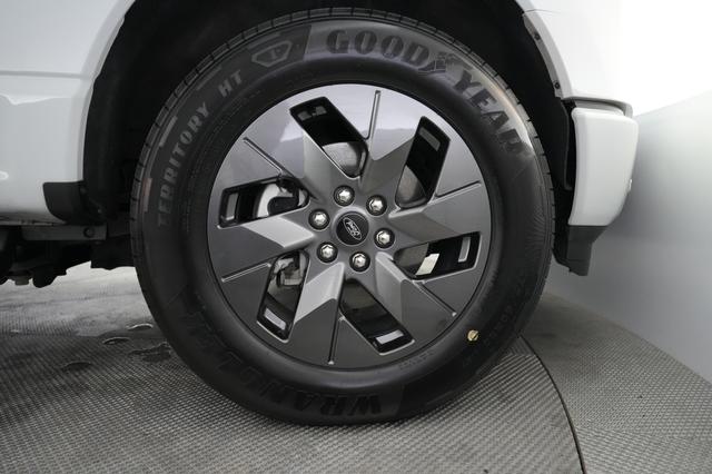 2024 Ford F-150 Lightning — photo 10 of 16