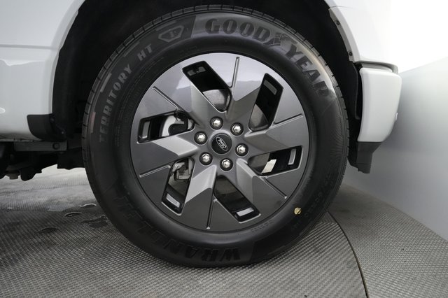 2024 Ford F-150 Lightning — photo 10 of 16