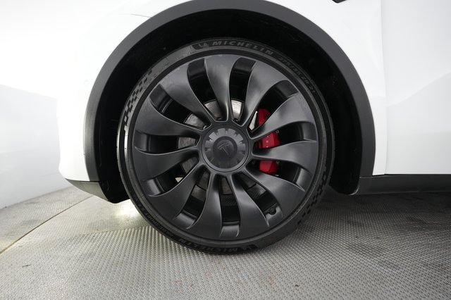 2022 Tesla Model Y — photo 17 of 26