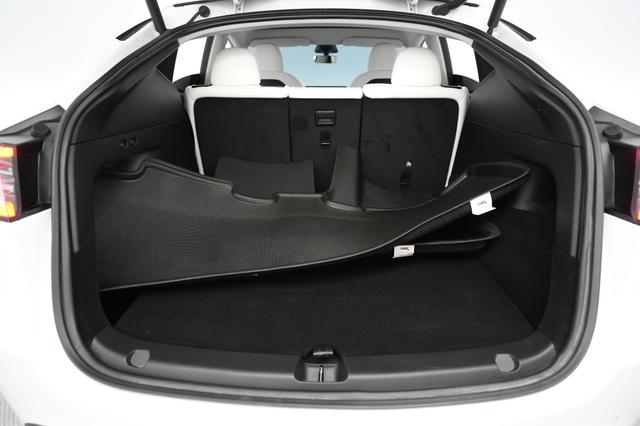 2022 Tesla Model Y — photo 6 of 26