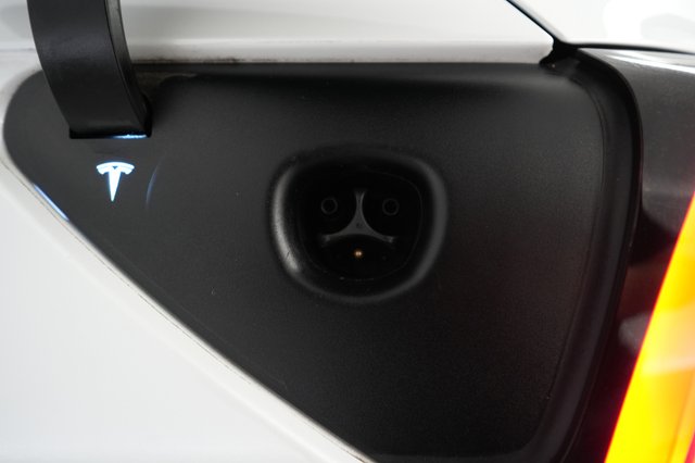 2022 Tesla Model Y — photo 8 of 26