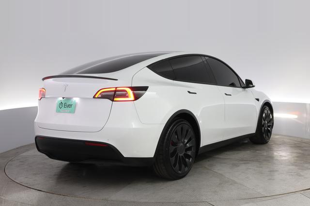 2022 Tesla Model Y — photo 2 of 26