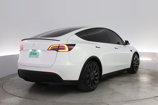 2022 Tesla Model Y — photo 2 of 26