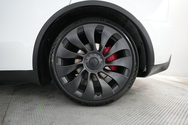 2022 Tesla Model Y — photo 16 of 26