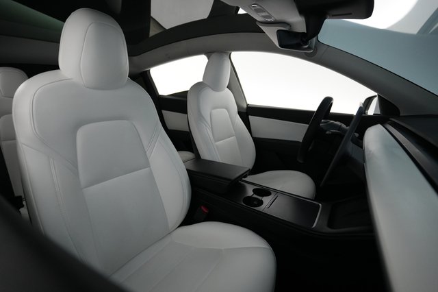 2022 Tesla Model Y — photo 18 of 26