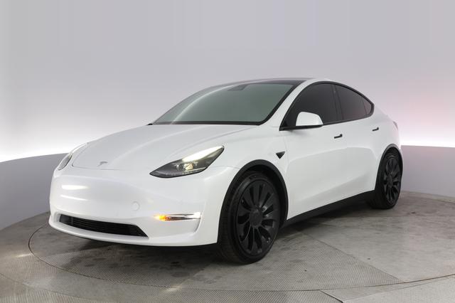 2022 Tesla Model Y — VIN 7SAYGDEF3NF485586