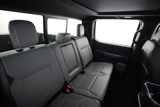 2023 Ford F-150 Lightning — photo 4 of 15