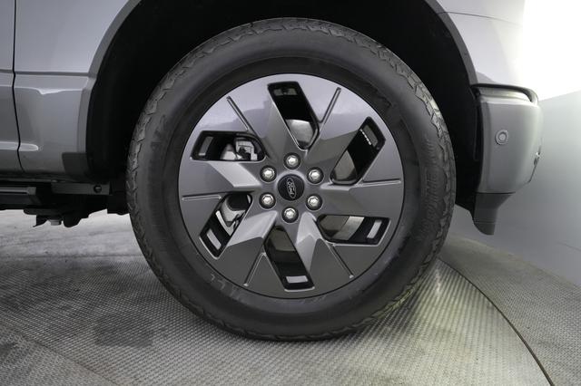 2023 Ford F-150 Lightning — photo 10 of 15