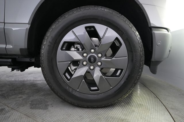 2023 Ford F-150 Lightning — photo 10 of 15