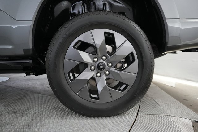 2023 Ford F-150 Lightning — photo 7 of 15