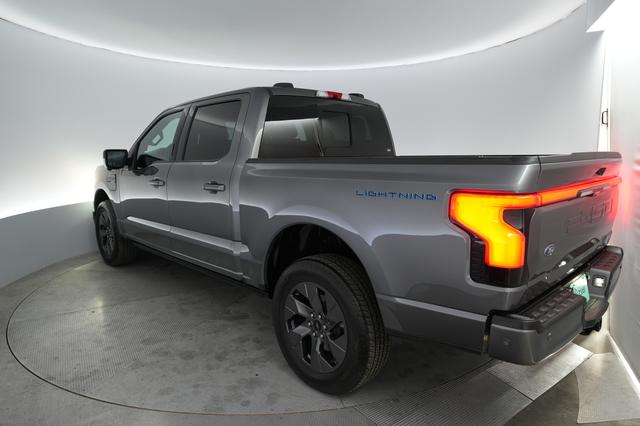 2023 Ford F-150 Lightning — photo 2 of 15