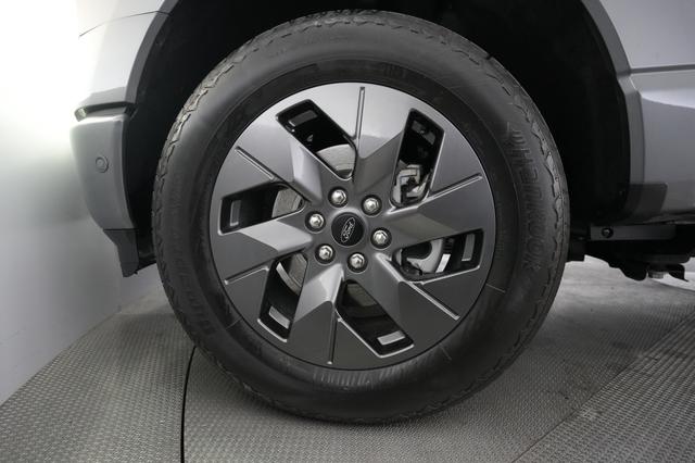 2023 Ford F-150 Lightning — photo 9 of 15
