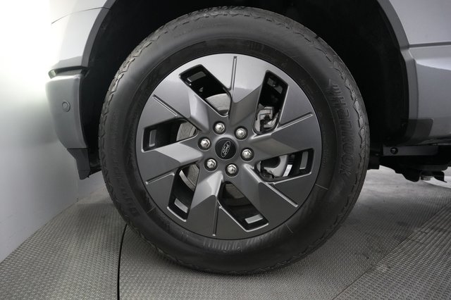 2023 Ford F-150 Lightning — photo 9 of 15