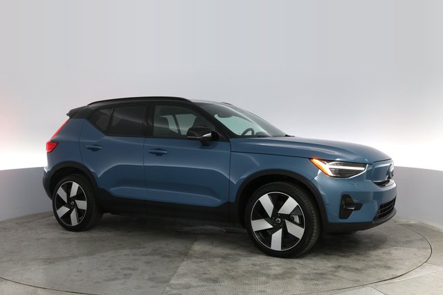 2023 Volvo XC40 Recharge — photo 11 of 24