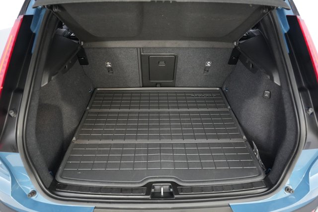 2023 Volvo XC40 Recharge — photo 6 of 24