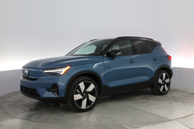 2023 Volvo XC40 Recharge — photo 14 of 24