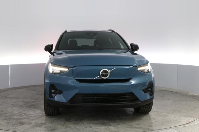 2023 Volvo XC40 Recharge — photo 9 of 24