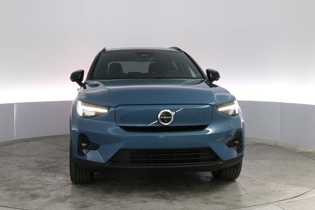 2023 Volvo XC40 Recharge — photo 9 of 24