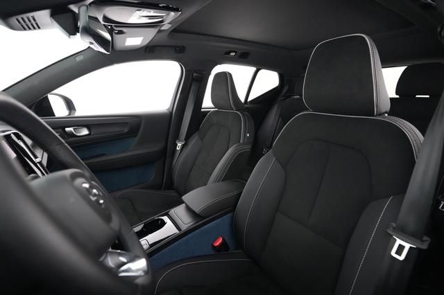 2023 Volvo XC40 Recharge — photo 3 of 24