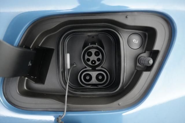 2023 Volvo XC40 Recharge — photo 8 of 24