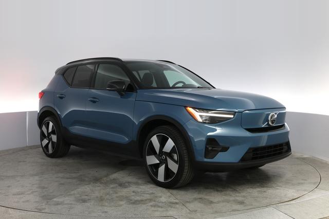 2023 Volvo XC40 Recharge — photo 10 of 24