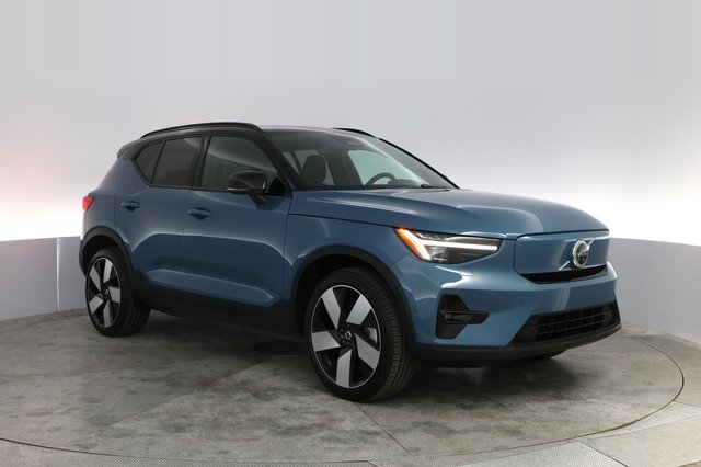 2023 Volvo XC40 Recharge — photo 10 of 24