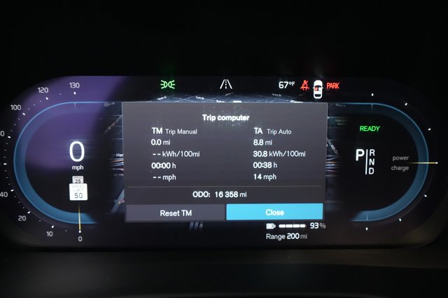 2023 Volvo XC40 Recharge — photo 5 of 24