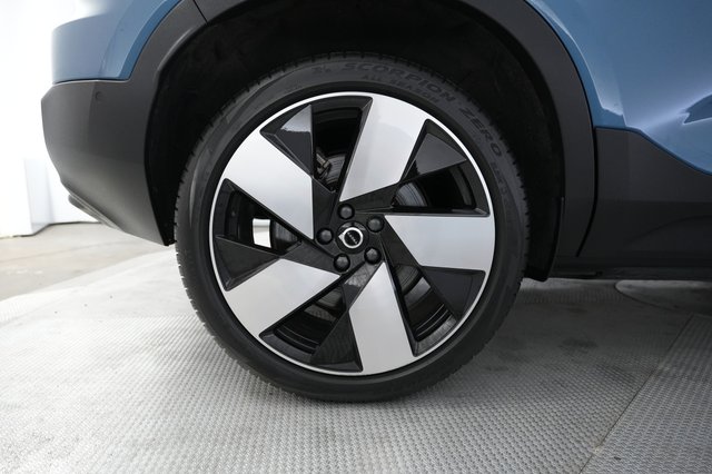 2023 Volvo XC40 Recharge — photo 17 of 24