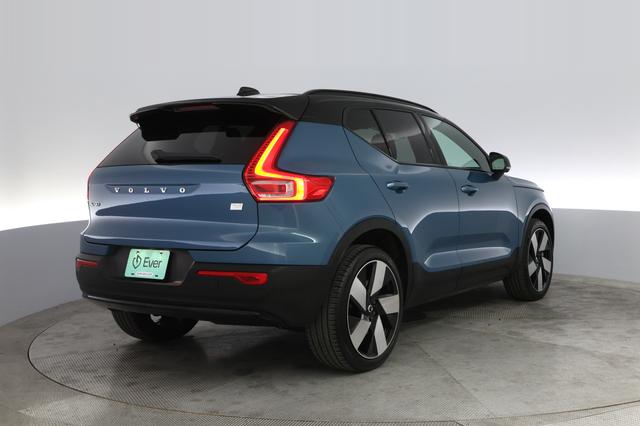 2023 Volvo XC40 Recharge — photo 2 of 24