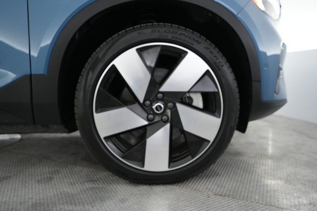 2023 Volvo XC40 Recharge — photo 16 of 24