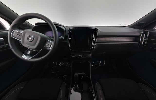 2023 Volvo XC40 Recharge — photo 21 of 24
